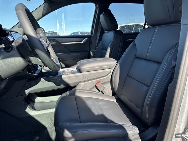 GMC Acadia Vehicle Full-screen Gallery Image 11