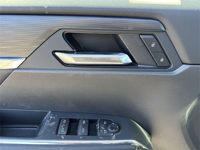 GMC Acadia Vehicle Full-screen Gallery Image 13