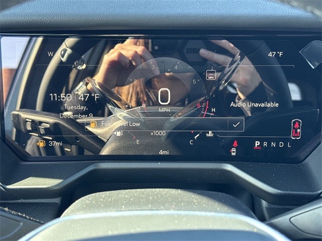 GMC Acadia Vehicle Full-screen Gallery Image 15