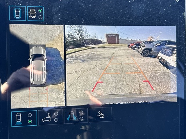 GMC Acadia Vehicle Full-screen Gallery Image 17