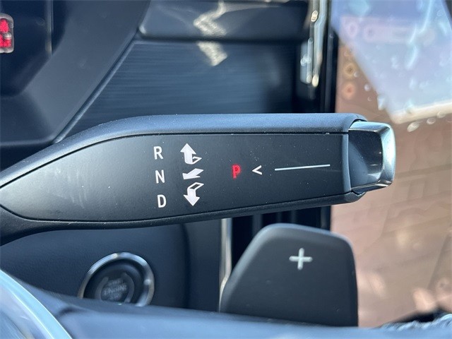 GMC Acadia Vehicle Full-screen Gallery Image 20