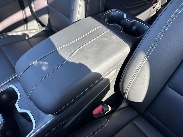 GMC Acadia Vehicle Full-screen Gallery Image 21