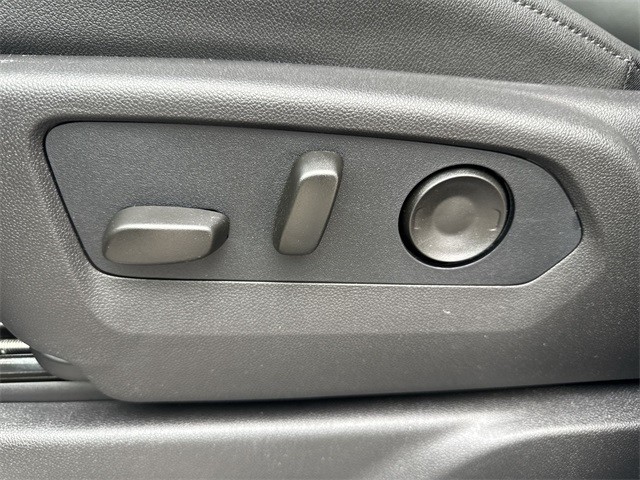 GMC Sierra 1500 Vehicle Full-screen Gallery Image 12