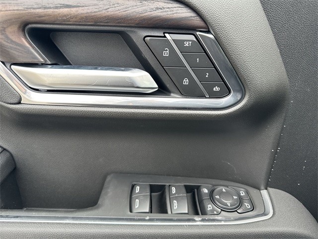 GMC Sierra 1500 Vehicle Full-screen Gallery Image 13