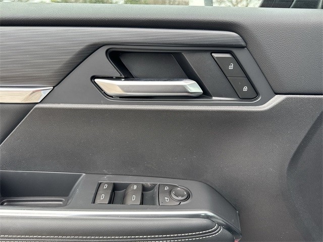 GMC Acadia Vehicle Full-screen Gallery Image 13