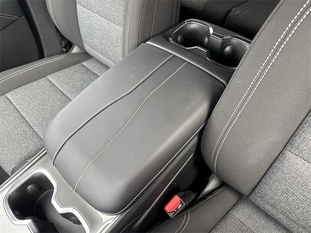 GMC Acadia Vehicle Full-screen Gallery Image 21