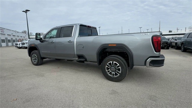 GMC Sierra 3500HD Vehicle Full-screen Gallery Image 06
