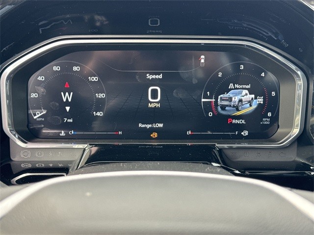 GMC Sierra 3500HD Vehicle Full-screen Gallery Image 15