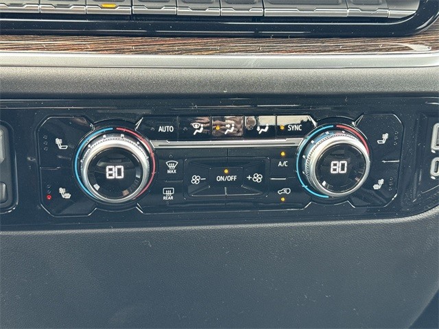 GMC Sierra 3500HD Vehicle Full-screen Gallery Image 19