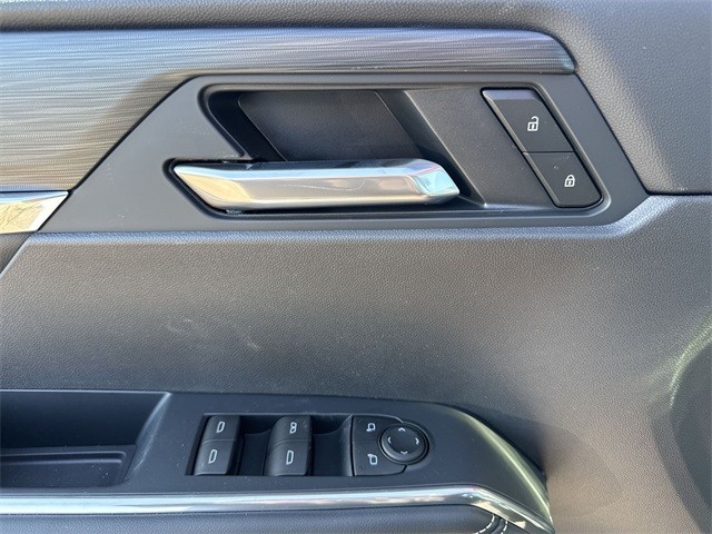 GMC Acadia Vehicle Full-screen Gallery Image 13