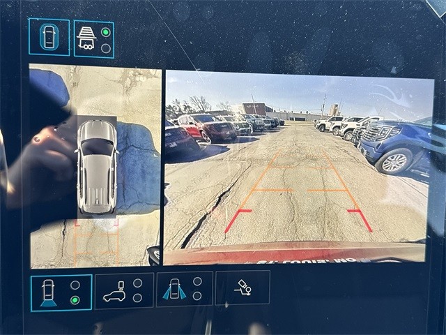 GMC Acadia Vehicle Full-screen Gallery Image 17