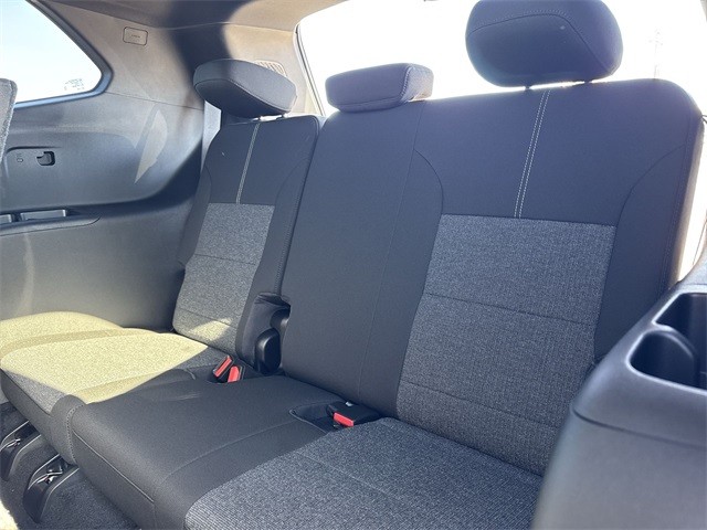 GMC Acadia Vehicle Full-screen Gallery Image 23