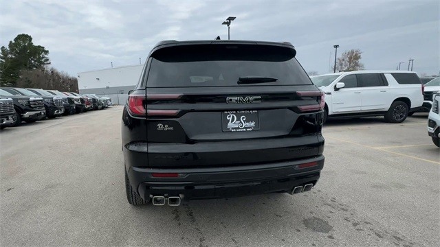 GMC Acadia Vehicle Full-screen Gallery Image 07