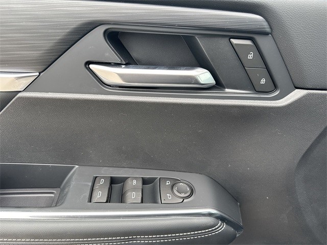 GMC Acadia Vehicle Full-screen Gallery Image 13