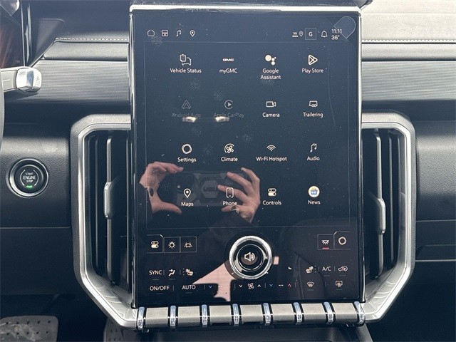 GMC Acadia Vehicle Full-screen Gallery Image 16