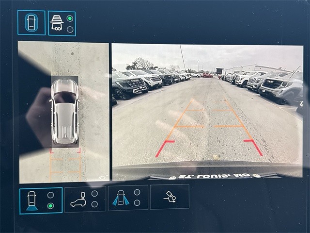 GMC Acadia Vehicle Full-screen Gallery Image 17