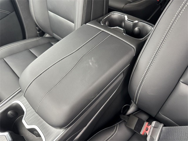 GMC Acadia Vehicle Full-screen Gallery Image 21