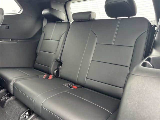 GMC Acadia Vehicle Full-screen Gallery Image 23