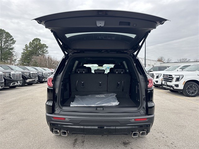 GMC Acadia Vehicle Full-screen Gallery Image 24