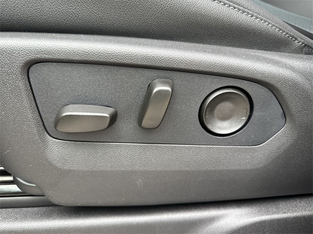 GMC Sierra 1500 Vehicle Full-screen Gallery Image 12