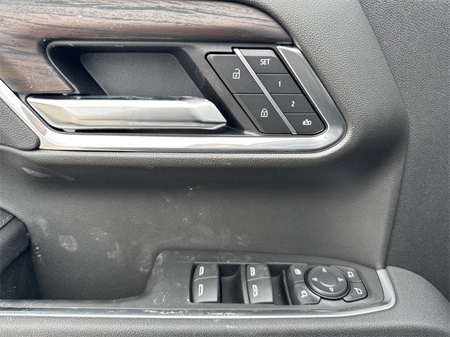 GMC Sierra 1500 Vehicle Full-screen Gallery Image 13