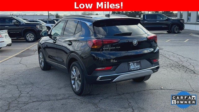 Buick Encore GX Vehicle Full-screen Gallery Image 02