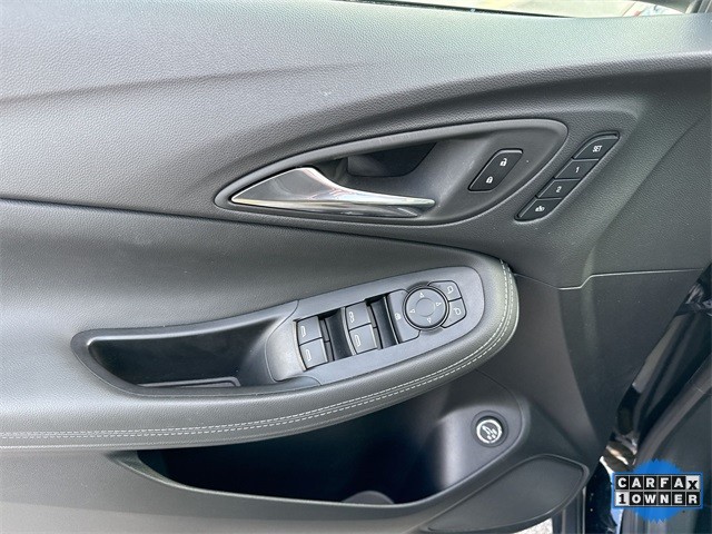 Buick Encore GX Vehicle Full-screen Gallery Image 21