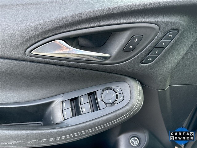 Buick Encore GX Vehicle Full-screen Gallery Image 22