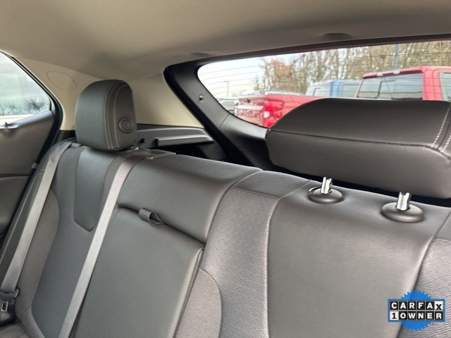 Buick Encore GX Vehicle Full-screen Gallery Image 08