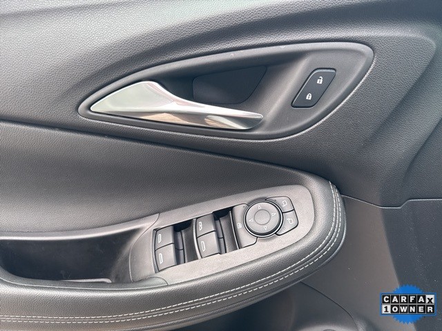 Buick Encore GX Vehicle Full-screen Gallery Image 13