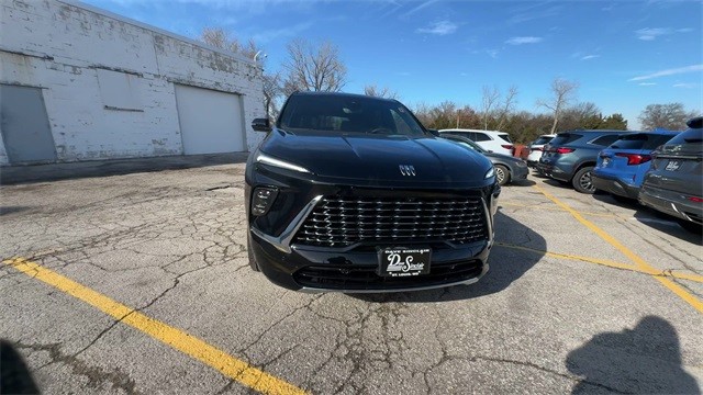 Buick Enclave Vehicle Full-screen Gallery Image 03