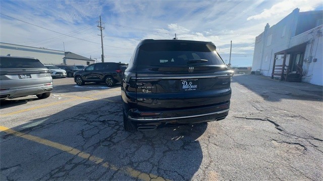 Buick Enclave Vehicle Full-screen Gallery Image 07