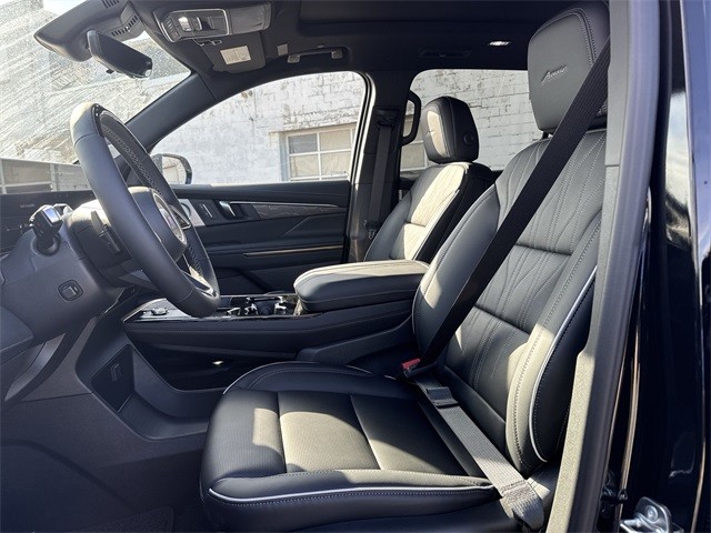 Buick Enclave Vehicle Full-screen Gallery Image 11