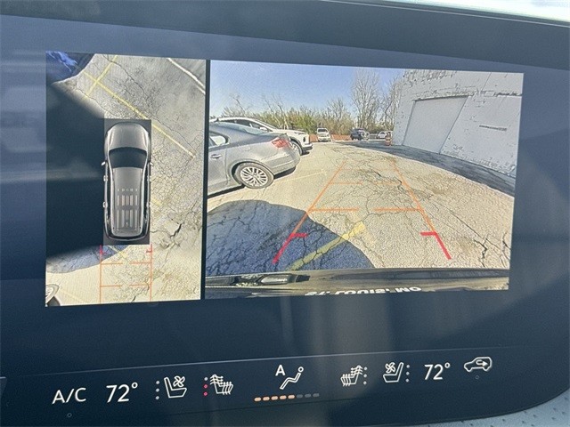 Buick Enclave Vehicle Full-screen Gallery Image 17