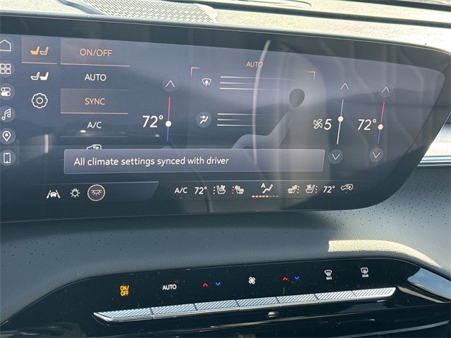 Buick Enclave Vehicle Full-screen Gallery Image 19