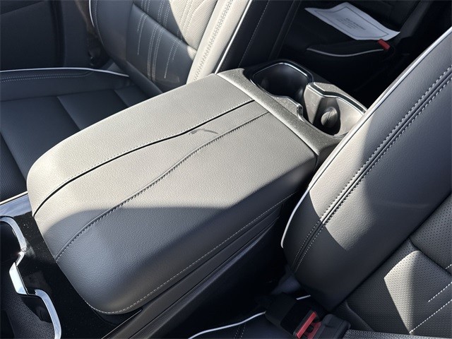 Buick Enclave Vehicle Full-screen Gallery Image 21