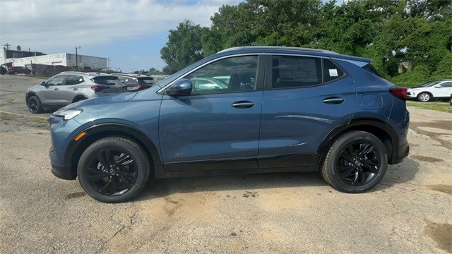 Buick Encore GX Vehicle Full-screen Gallery Image 05