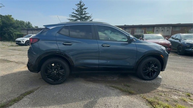 Buick Encore GX Vehicle Full-screen Gallery Image 09