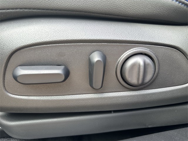 Buick Encore GX Vehicle Full-screen Gallery Image 12