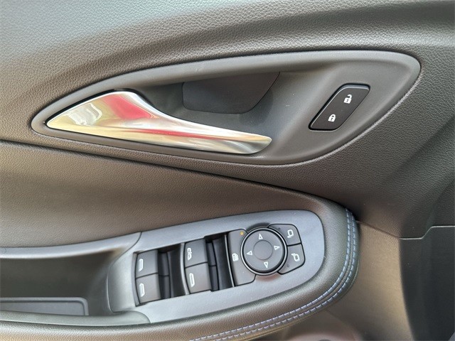 Buick Encore GX Vehicle Full-screen Gallery Image 13