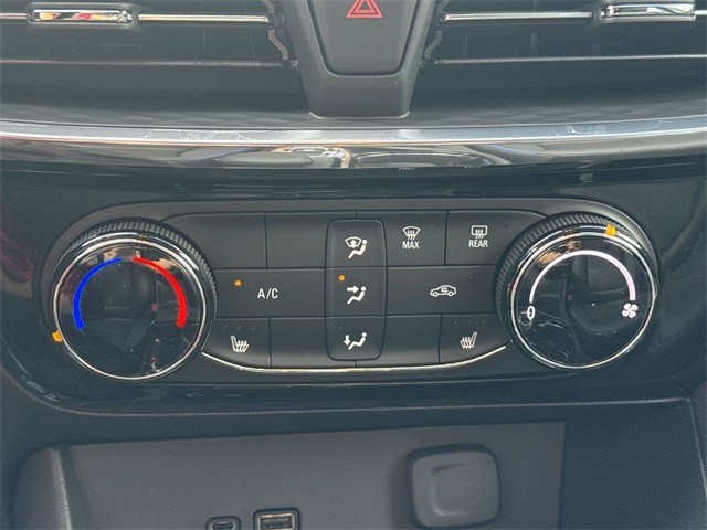 Buick Encore GX Vehicle Full-screen Gallery Image 18