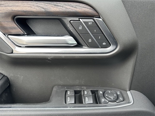 GMC Sierra 1500 Vehicle Full-screen Gallery Image 13