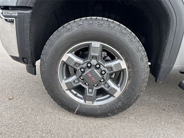 GMC Sierra 2500HD Vehicle Full-screen Gallery Image 10