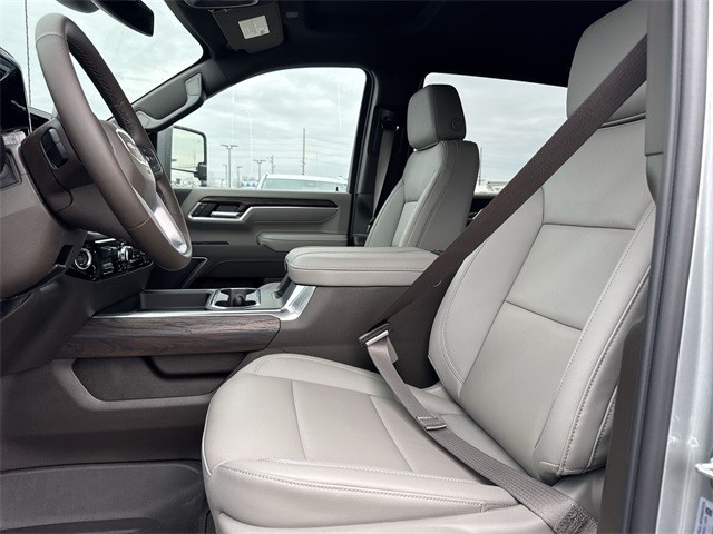 GMC Sierra 2500HD Vehicle Full-screen Gallery Image 11