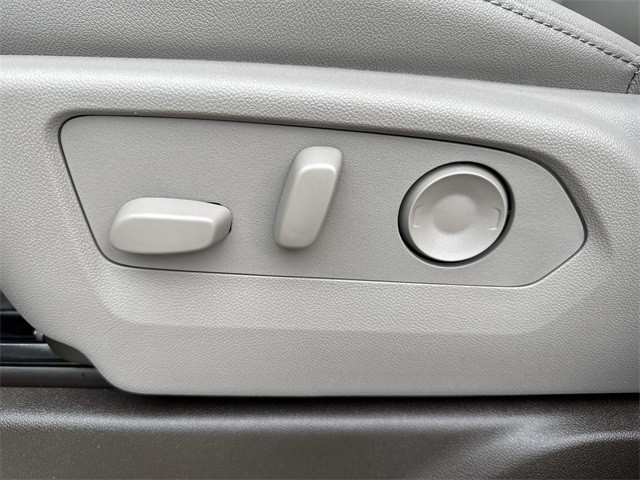 GMC Sierra 2500HD Vehicle Full-screen Gallery Image 12