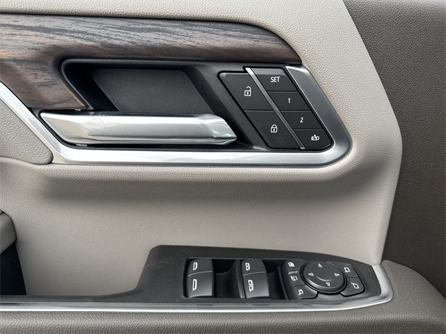 GMC Sierra 2500HD Vehicle Full-screen Gallery Image 13