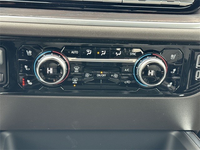 GMC Sierra 2500HD Vehicle Full-screen Gallery Image 19