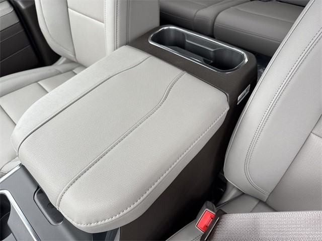 GMC Sierra 2500HD Vehicle Full-screen Gallery Image 21