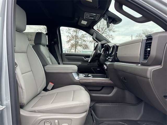 GMC Sierra 2500HD Vehicle Full-screen Gallery Image 24