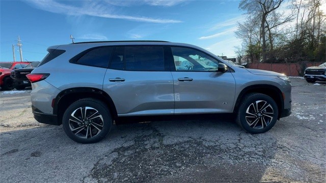 Buick Enclave Vehicle Full-screen Gallery Image 09